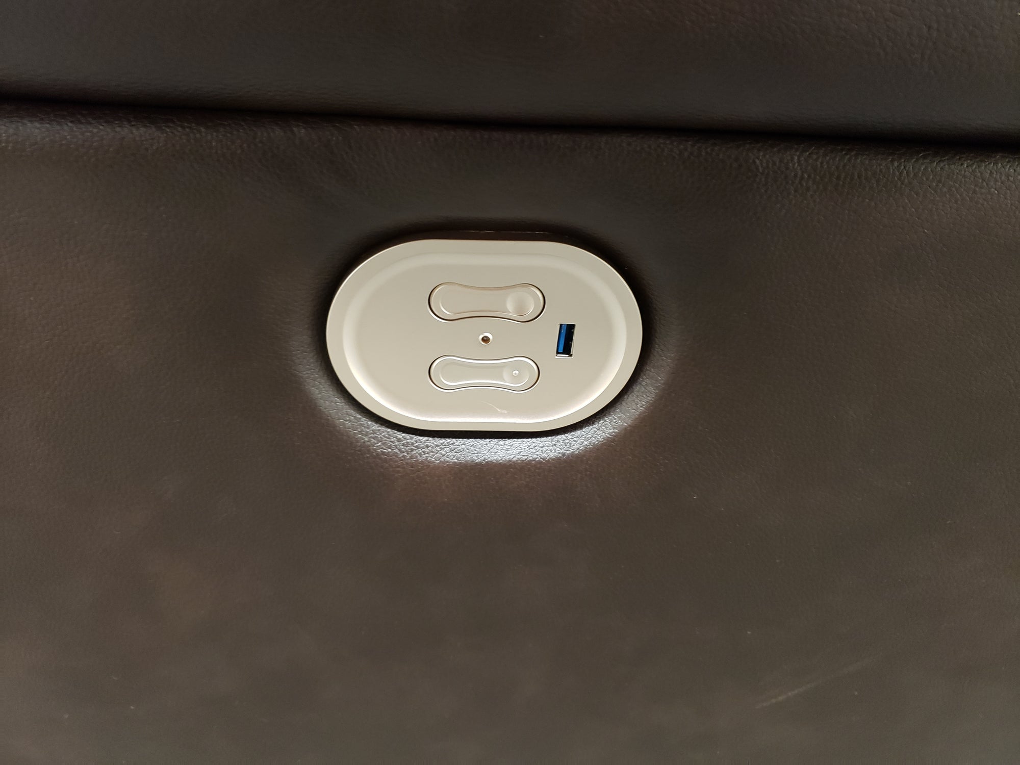 U635 FI-A Leather Powered 8pc Sectional