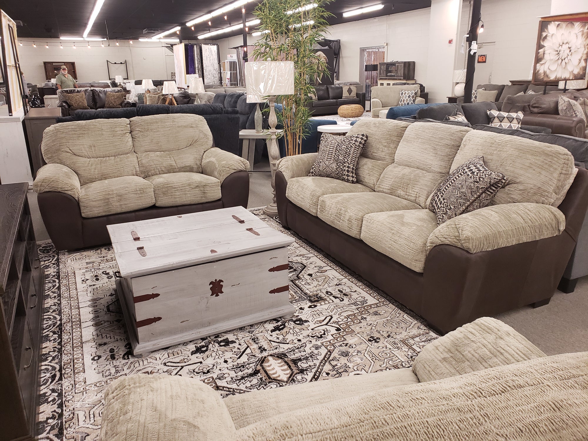 6566 FI-CNJ Sofa And Loveseat