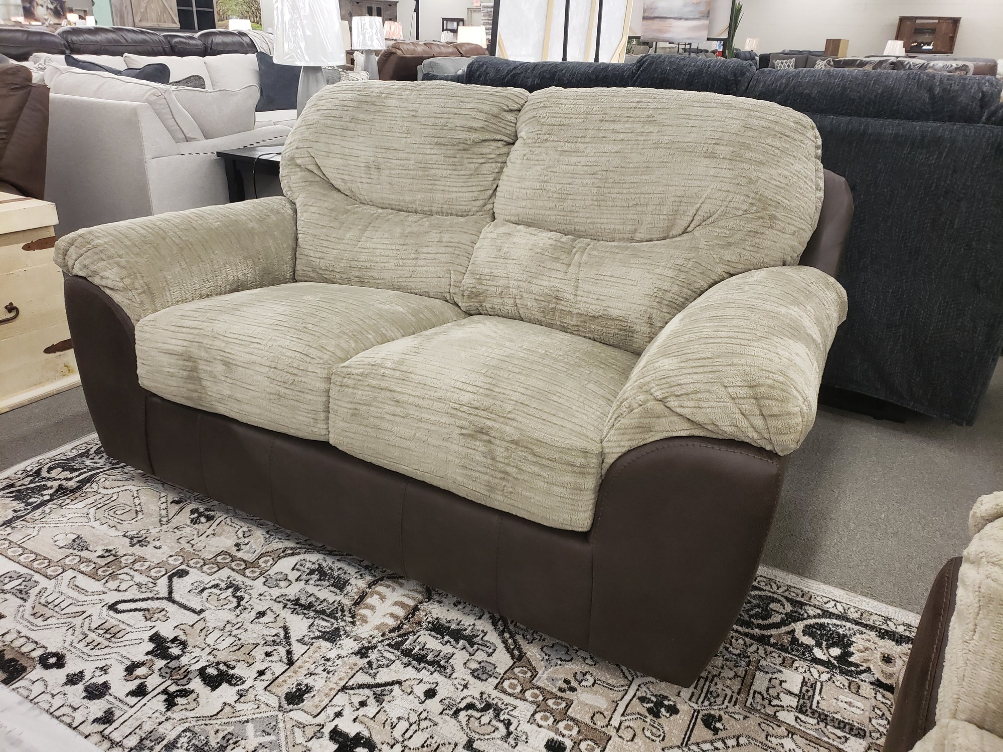6566 FI-CNJ Sofa And Loveseat