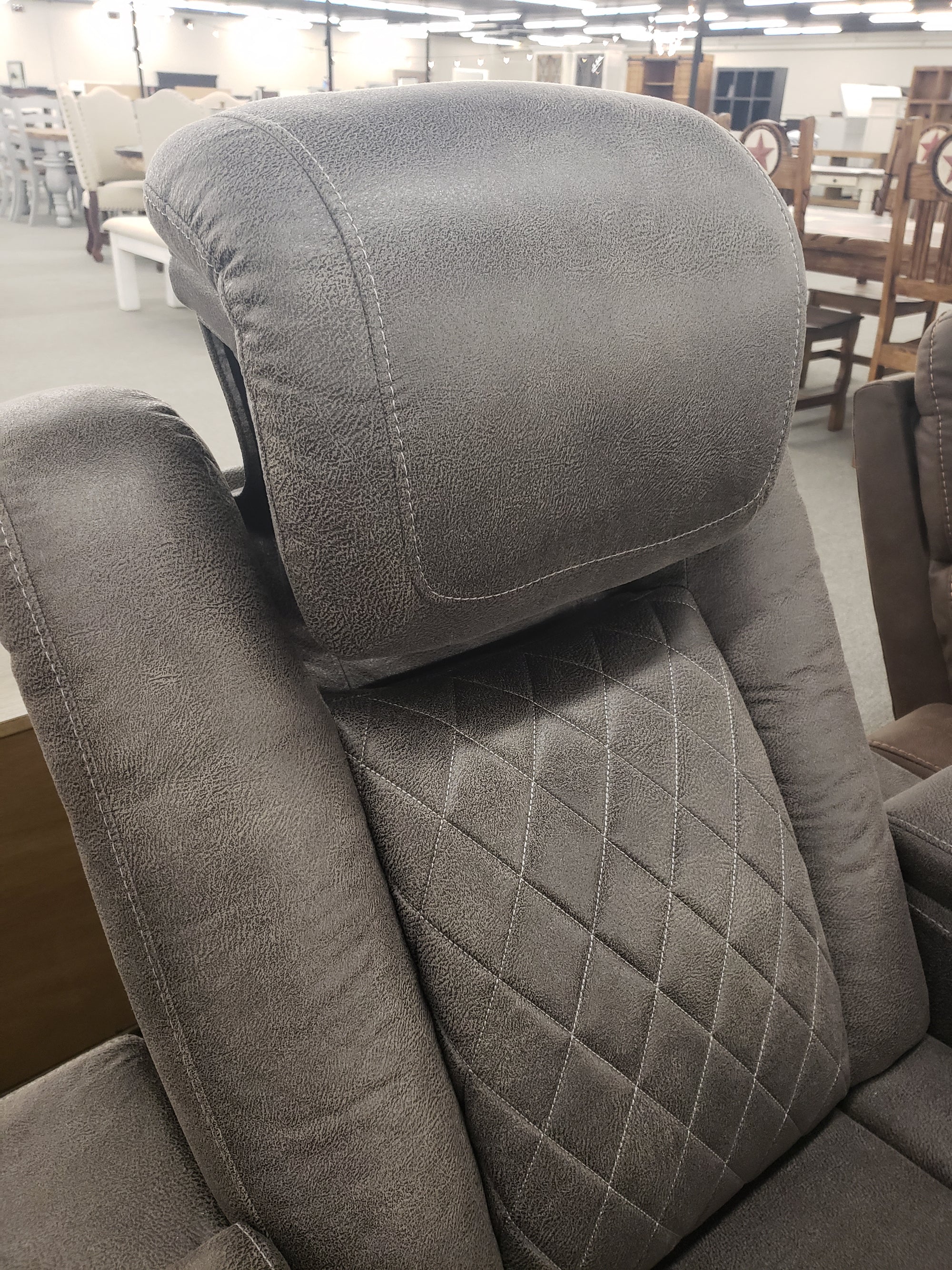 041 FI-A PWR Recliner W/ADJ Headrest