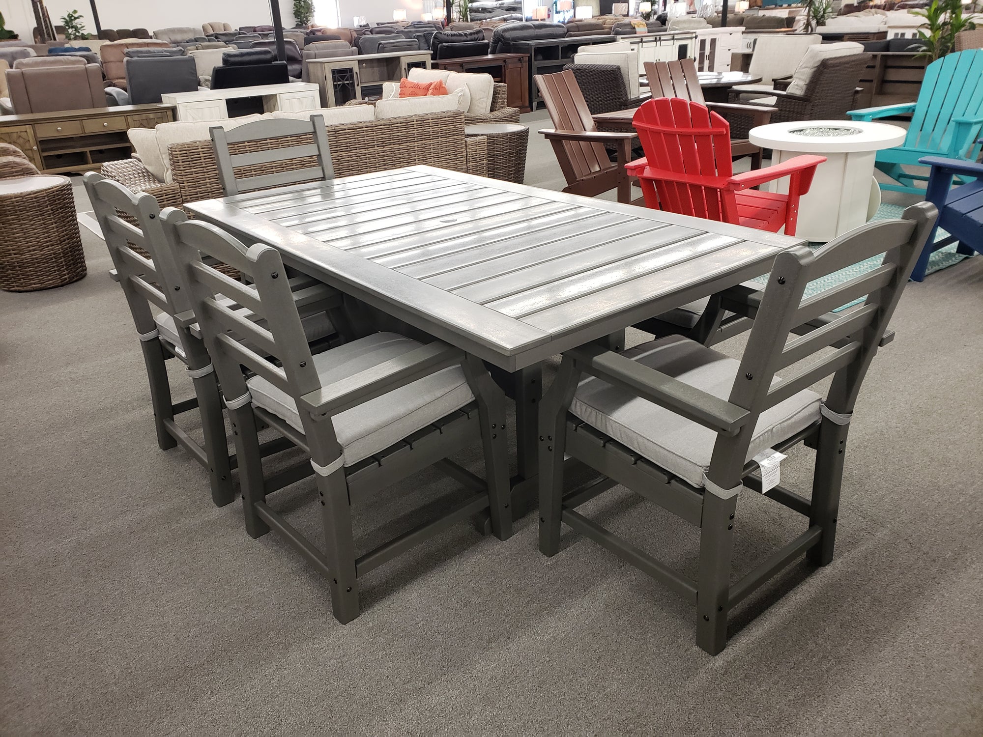 P913 FI-A Outdoor Dining Table W/4 Chairs And Bench