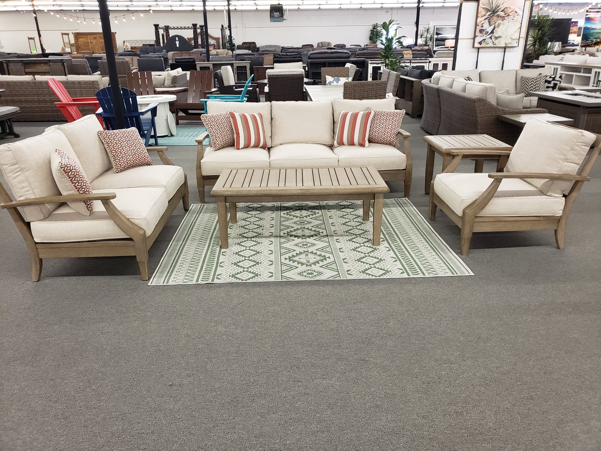 P912 FI-A Outdoor Sofa & Loveseat