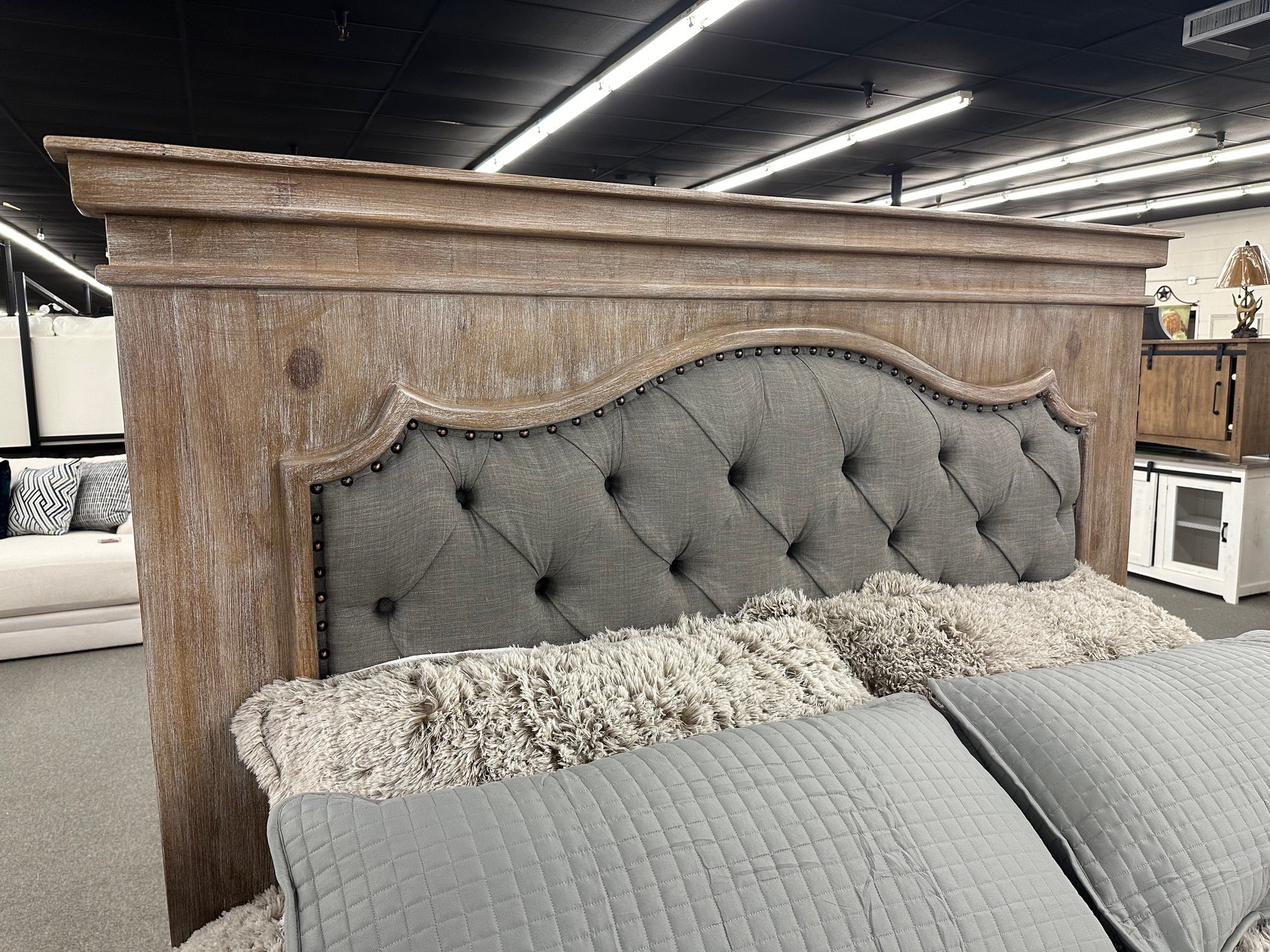 411 FI-M Vinny Queen Bed Set