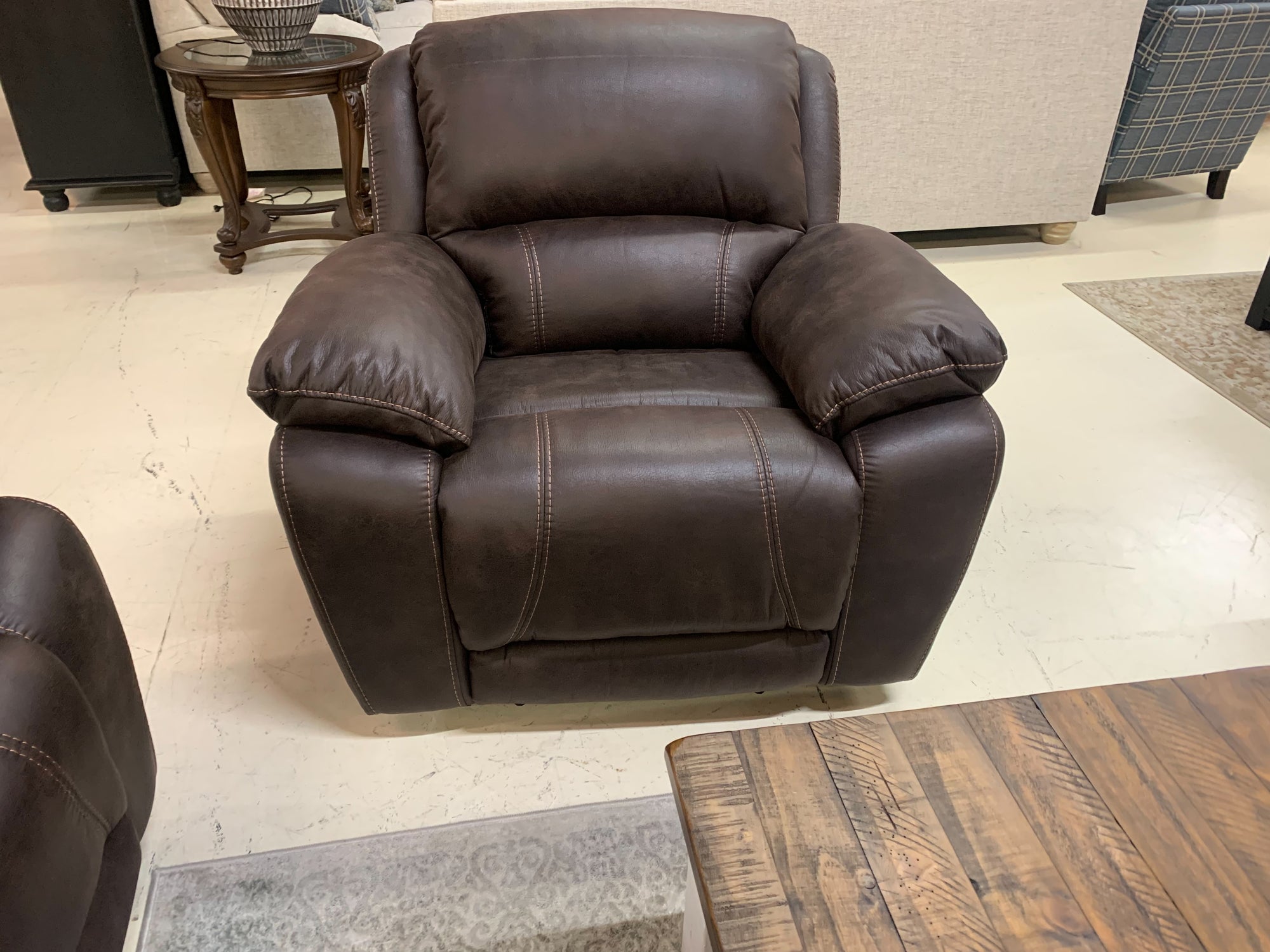 9643 FI-ChM Reclining Sofa and Loveseat
