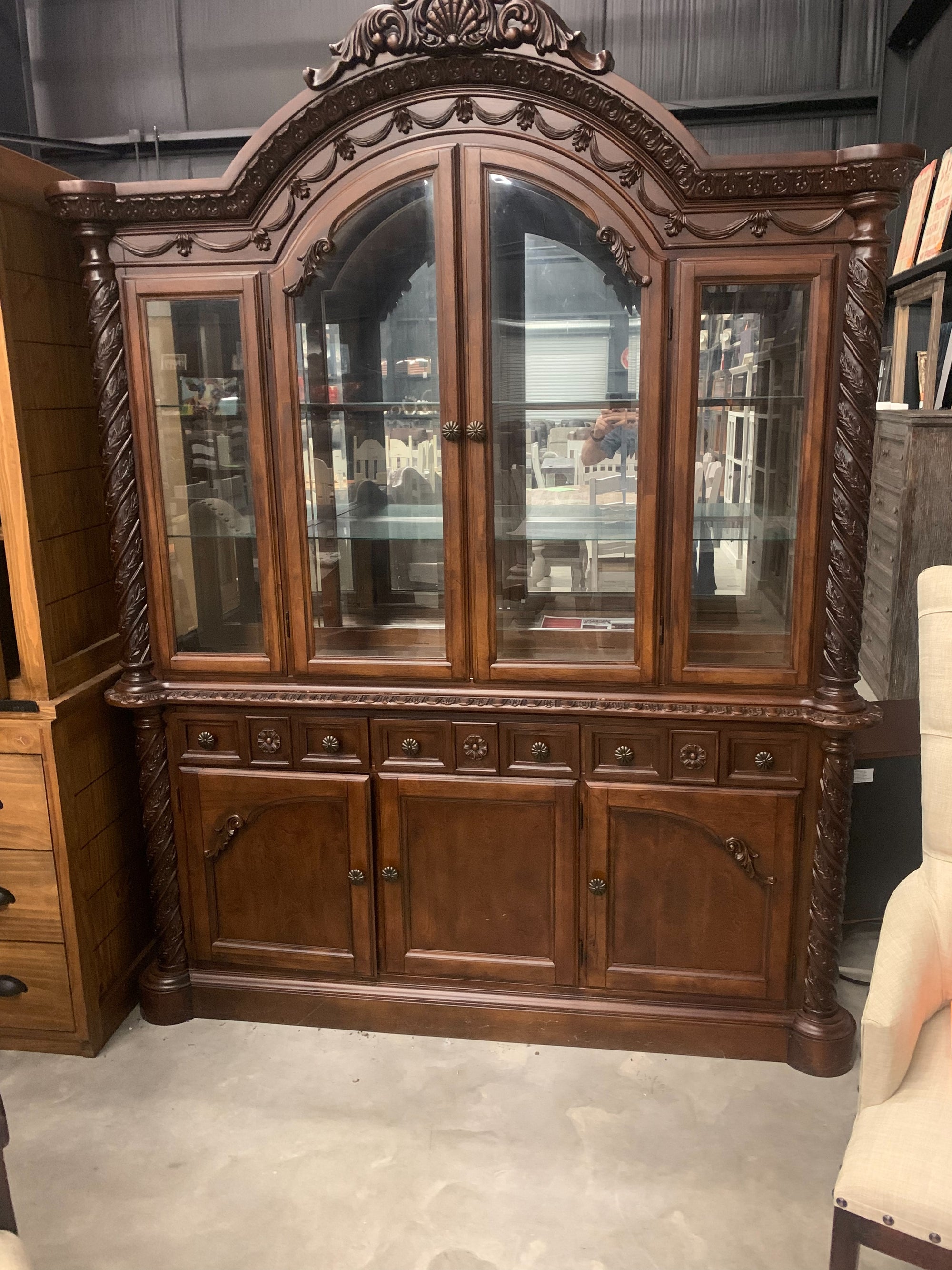D664-92 FI-A China Cabinet