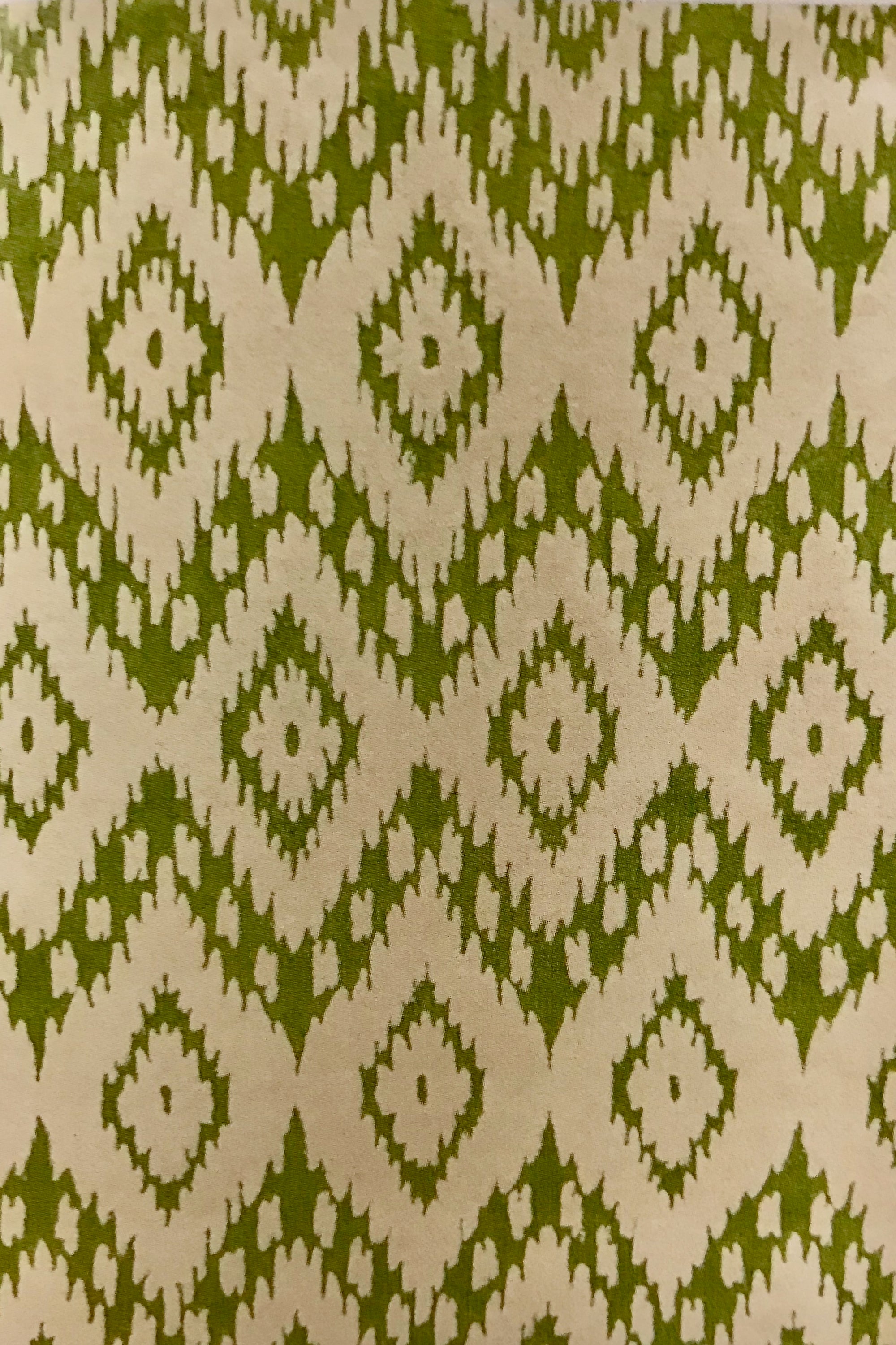 TAF1292FIP Trio Green and Ivory Rug 8' x 10'