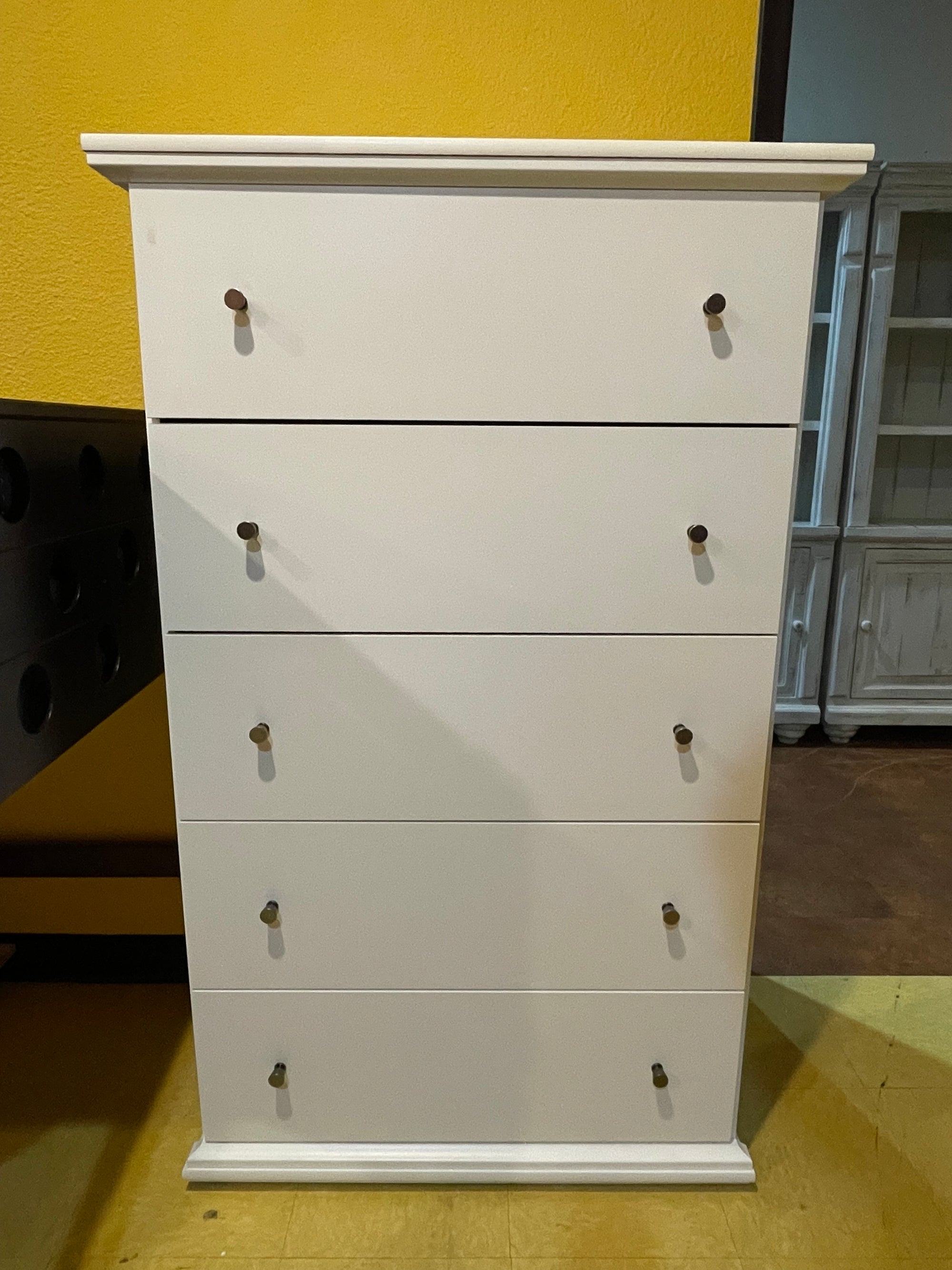 B240 FI-A White Chest
