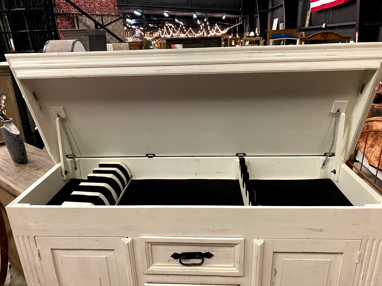 Gun Dresser