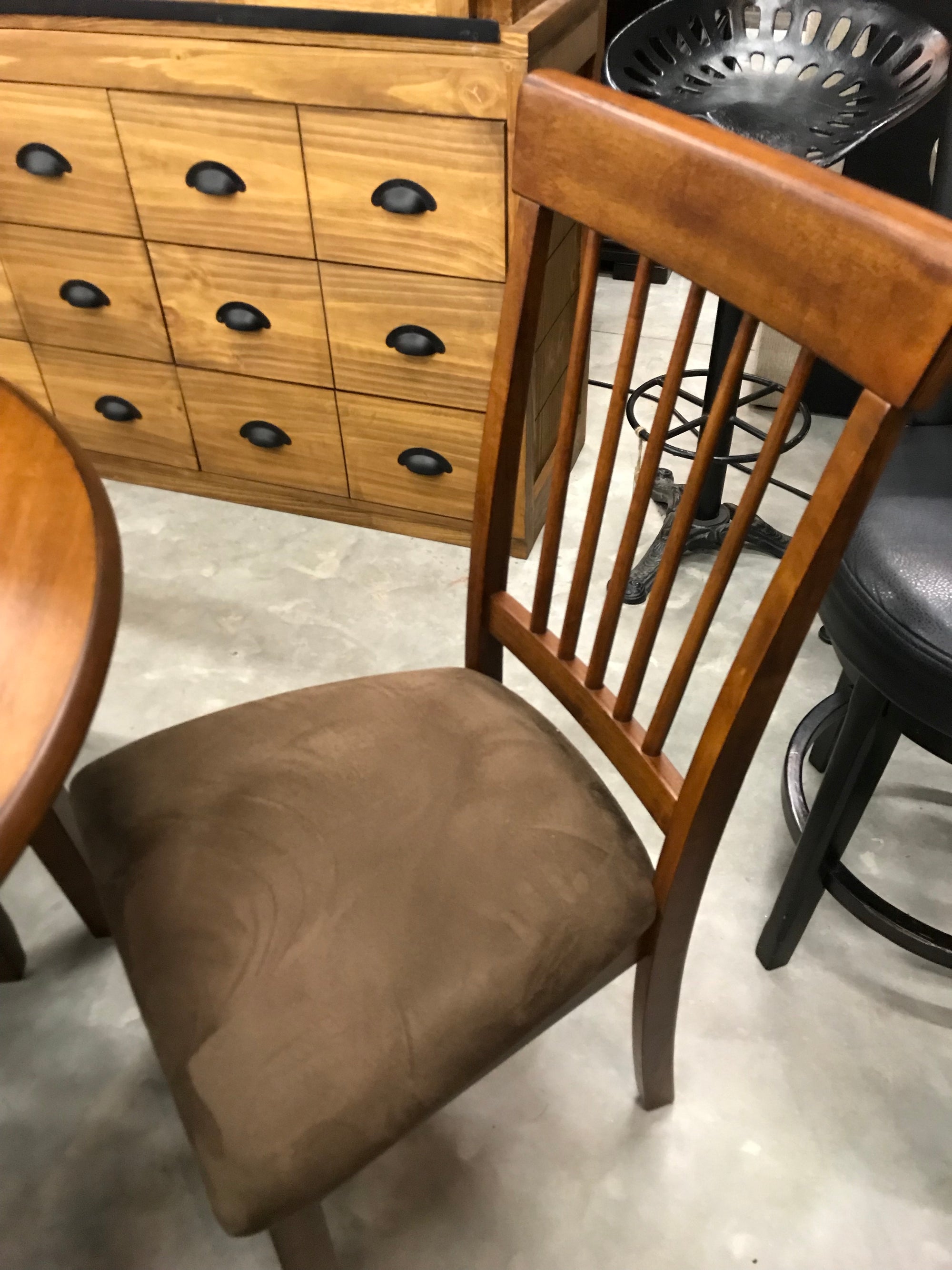 D200 FI-A Hickory Stain Drop Leaf Table with 2 chairs