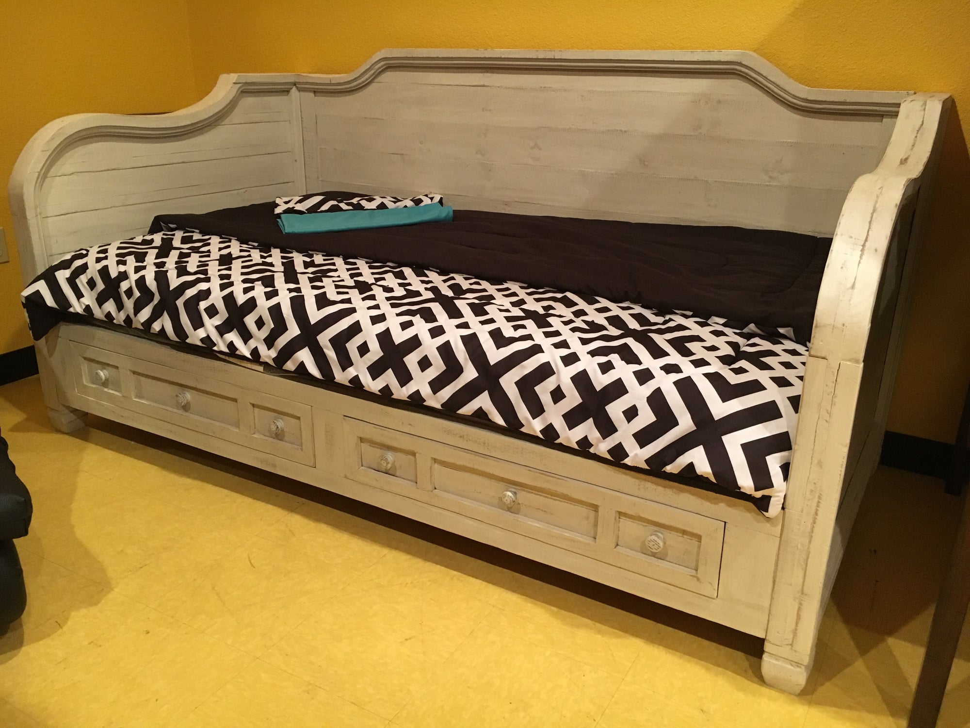 Jon-88-DBFI Stressed White Daybed w/Storage