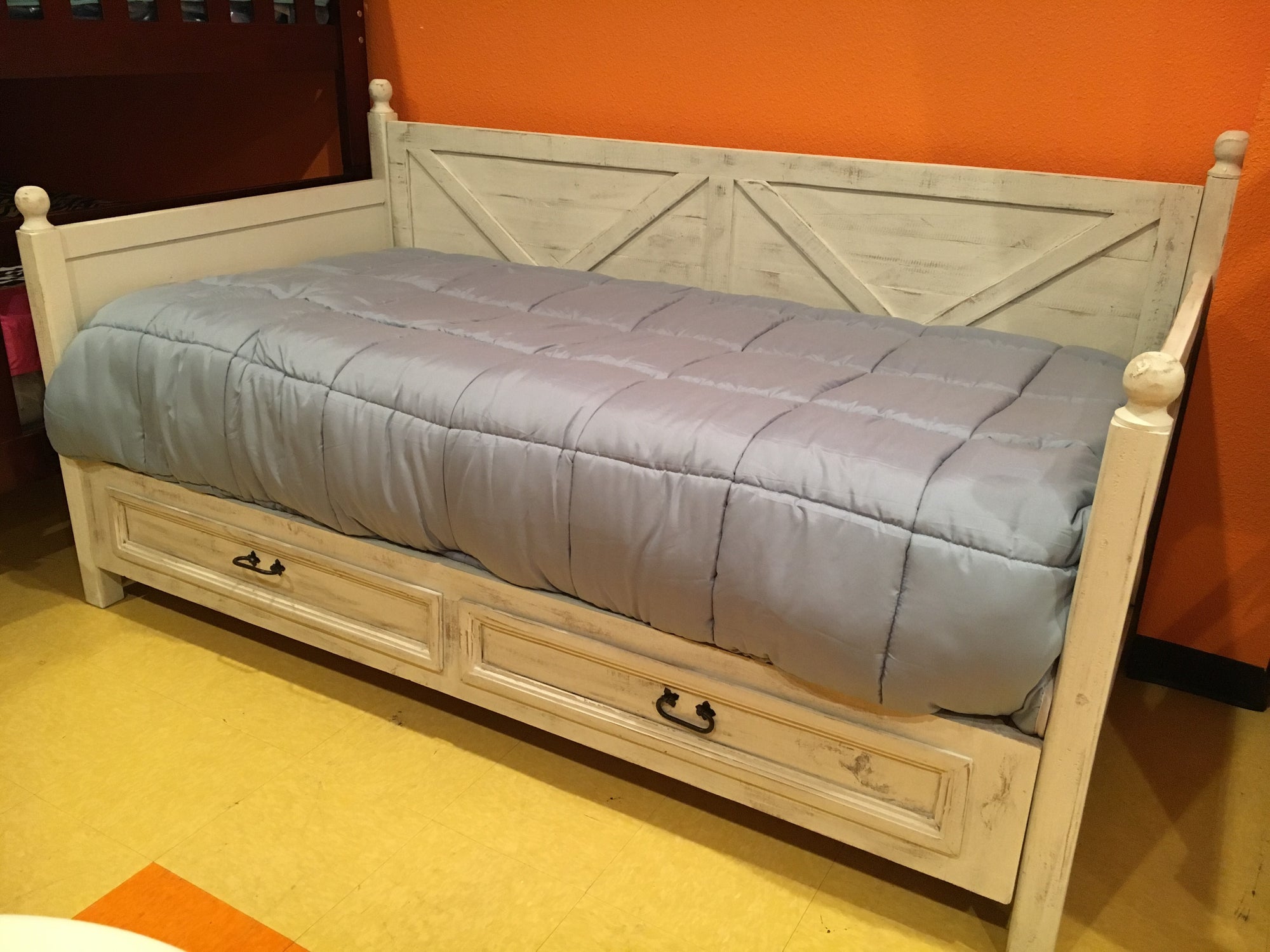 Cam2DB FI Daybed w/Storage Drawers Stressed White
