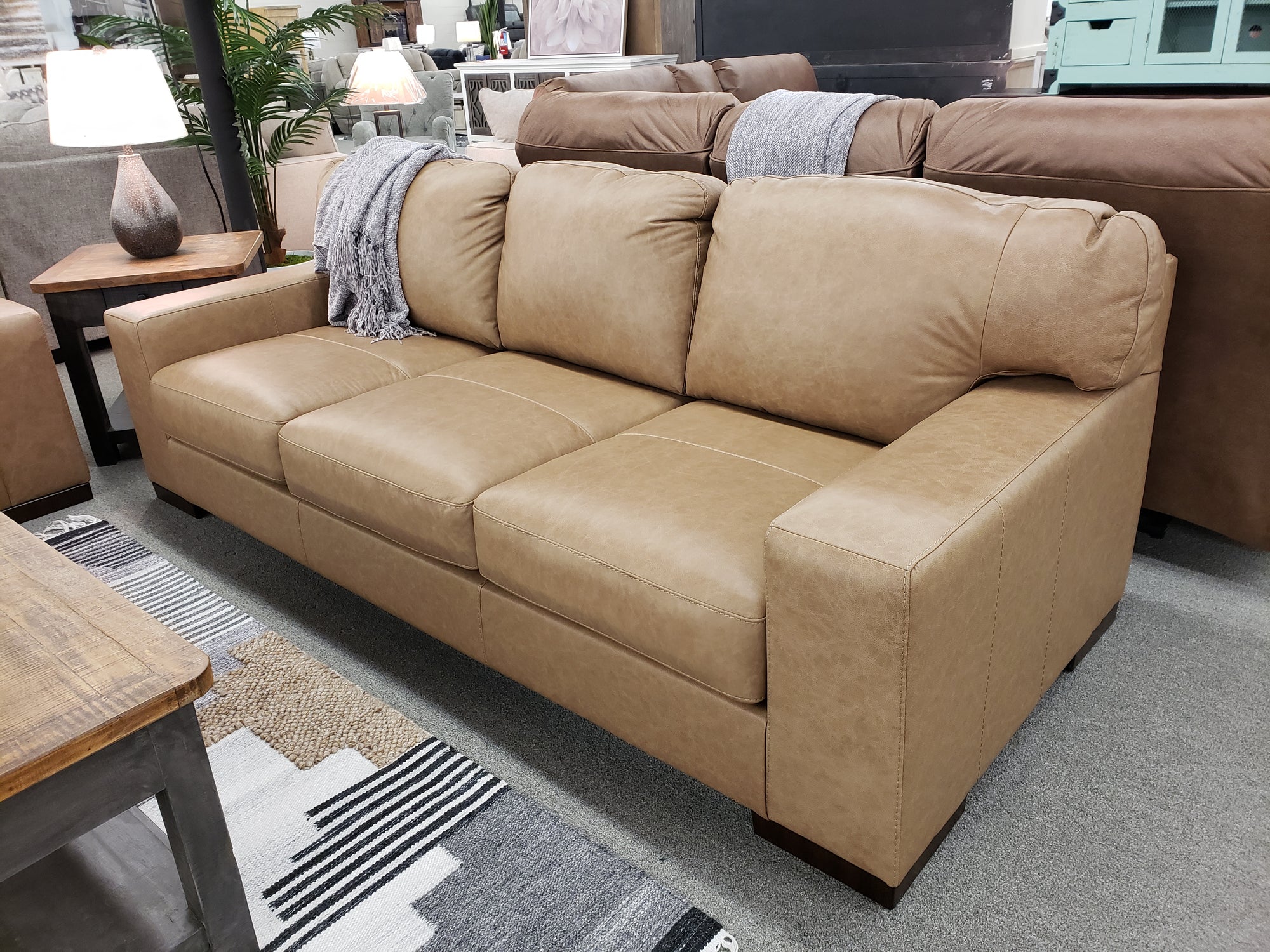 684 FI-A Leather Sofa & Loveseat