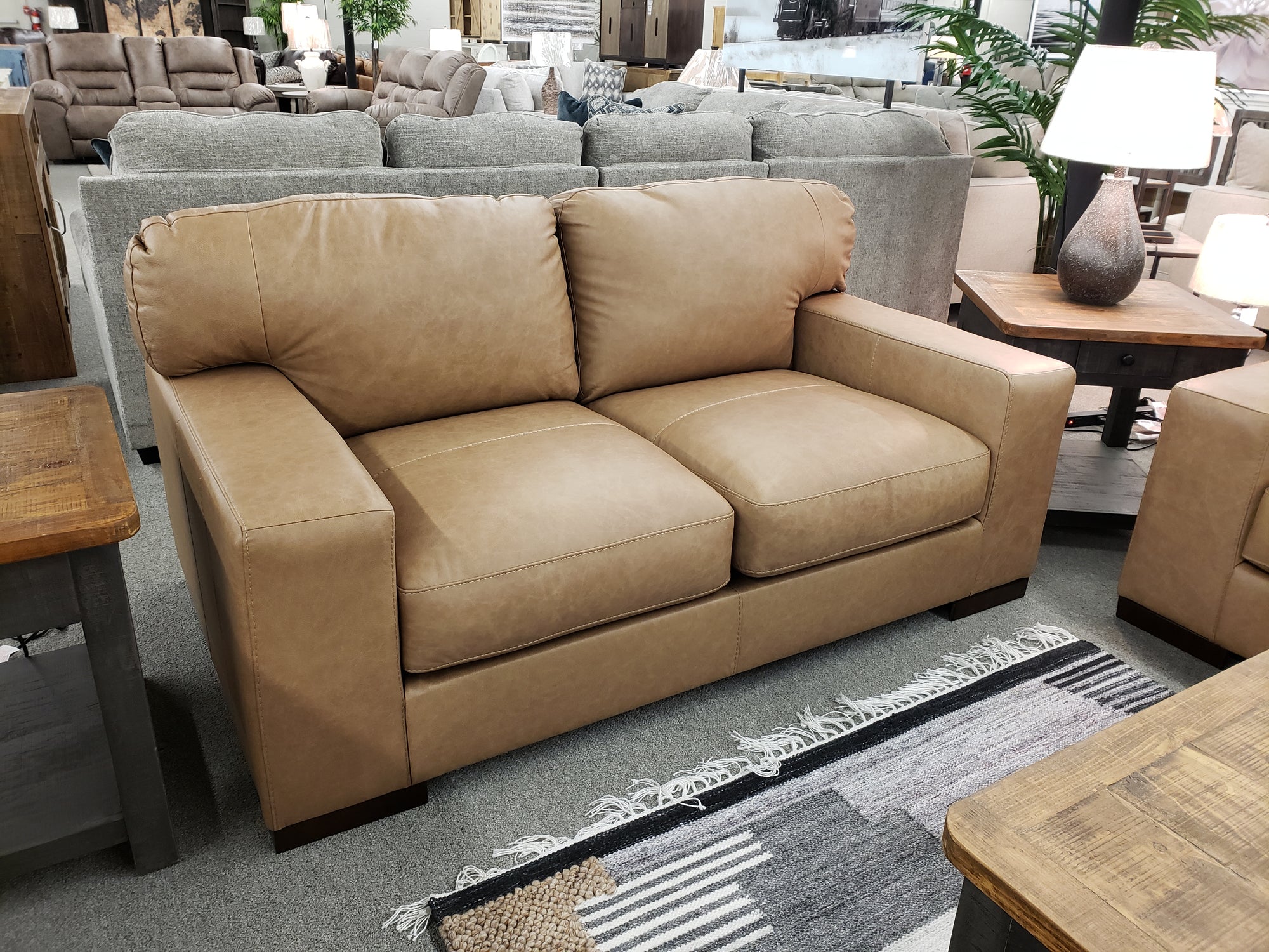 684 FI-A Leather Sofa & Loveseat