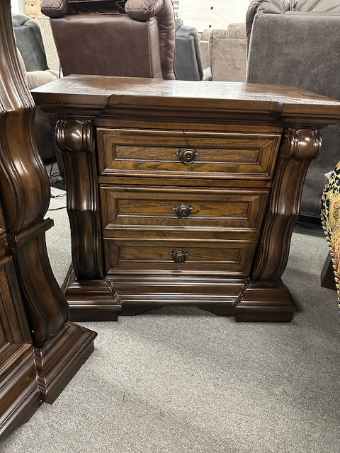 B058 FI-A Bedroom Set