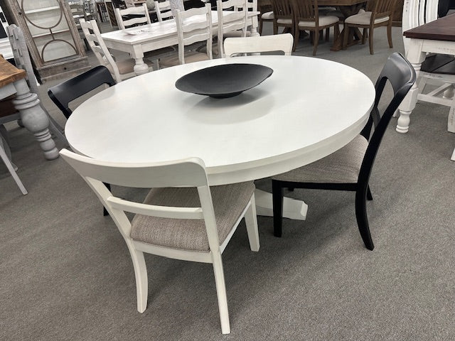 PCD935 FI-A Round Dining Table W/4 Chairs