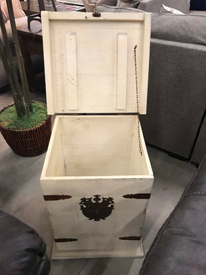 LR-ARC232FI 3 Piece Trunk Occasional Set
