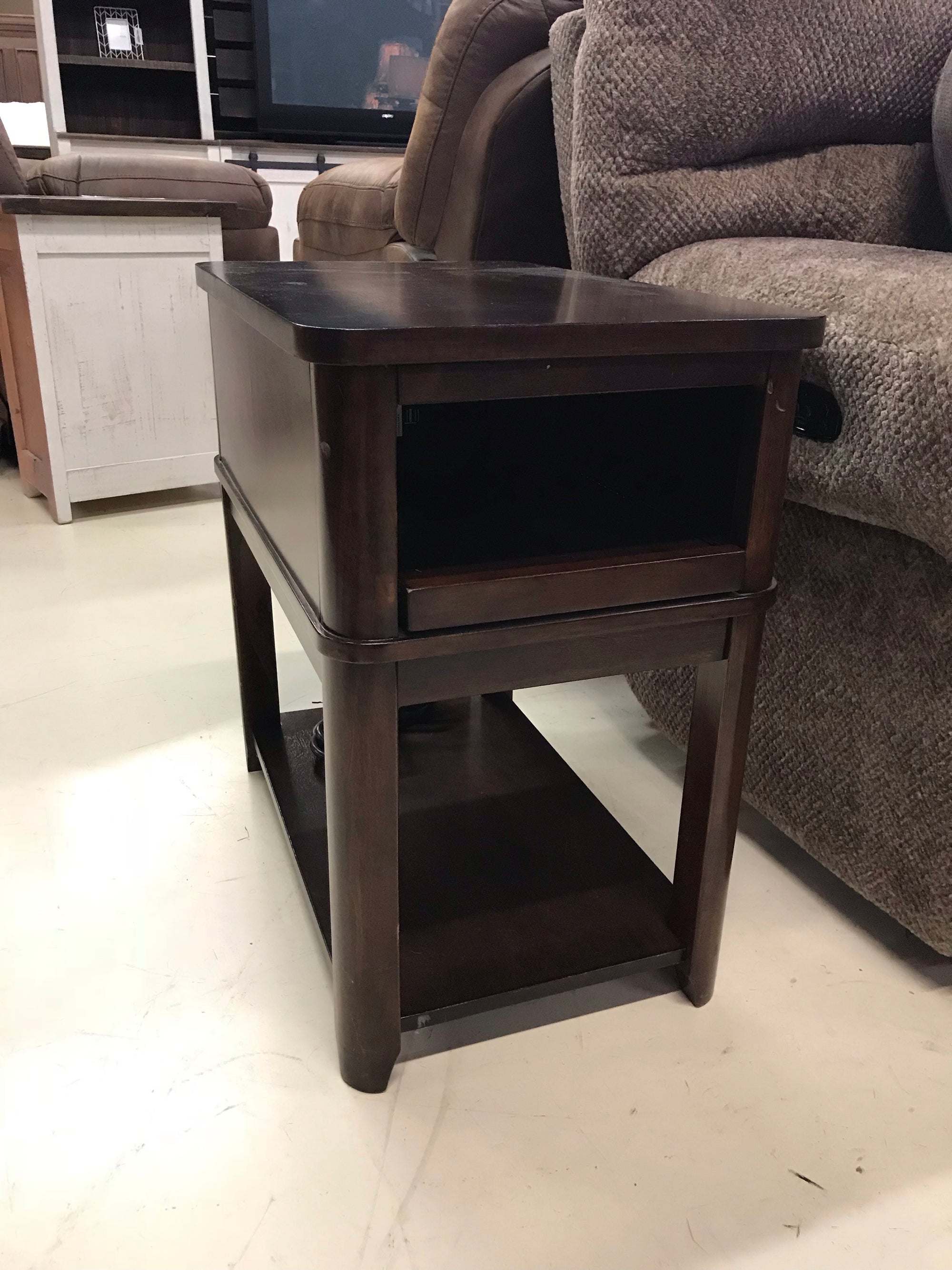 T218-700FI-A Chair Side End Table