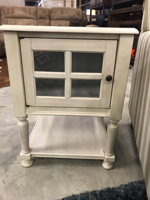 T616-213 Accent Chairside End Table