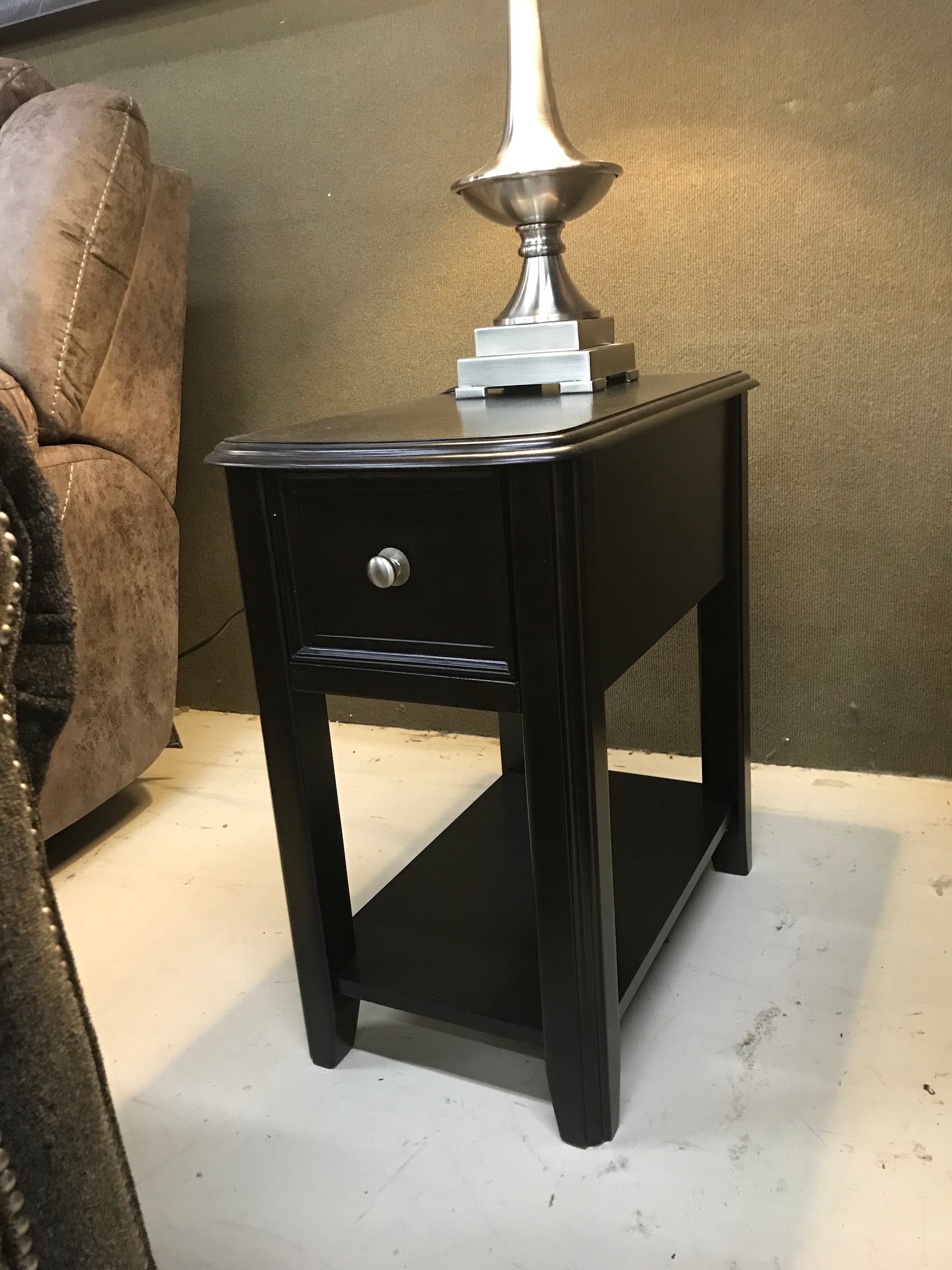 T118 FIA Chairside End Table