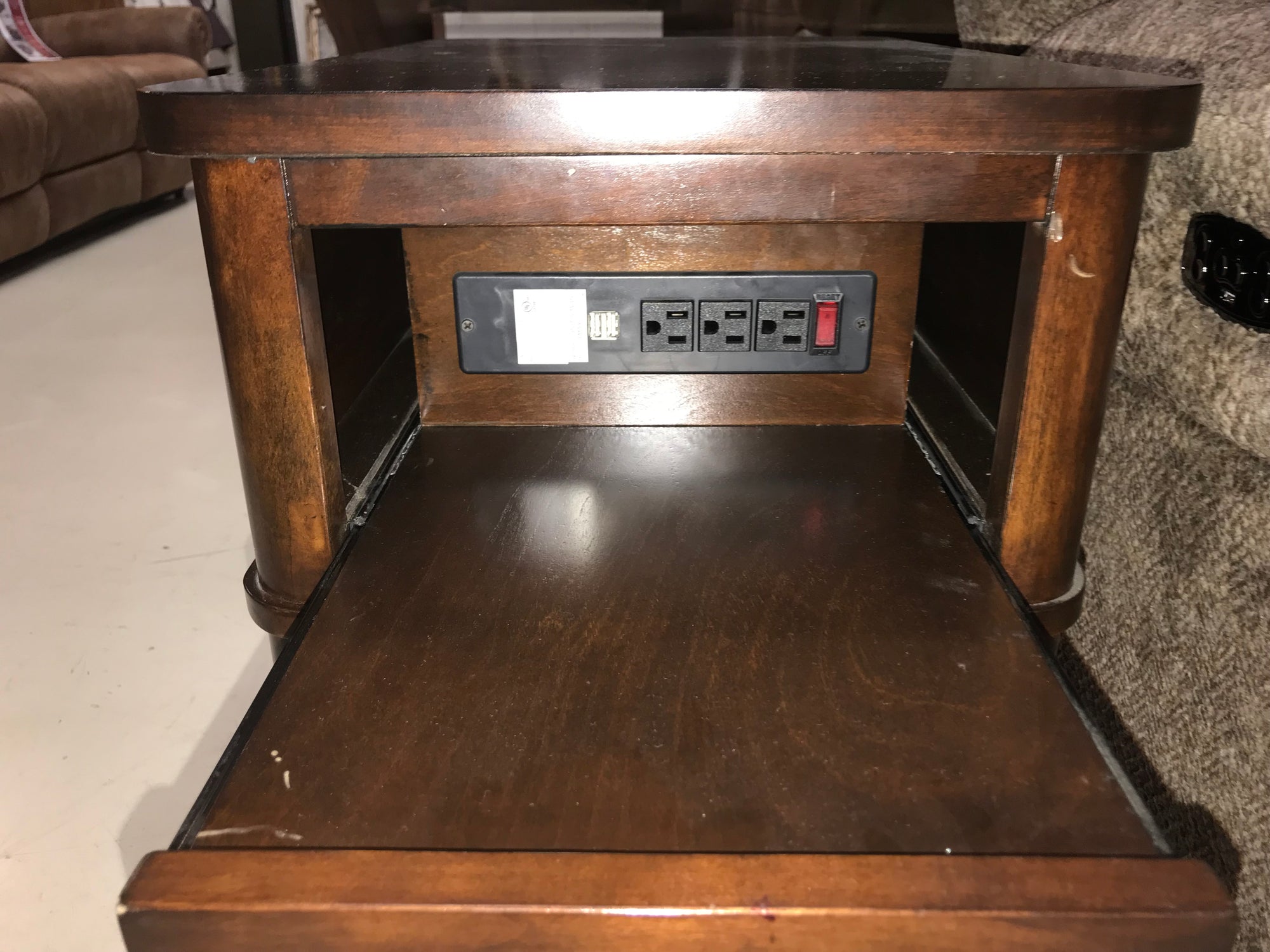 T218-700FI-A Chair Side End Table
