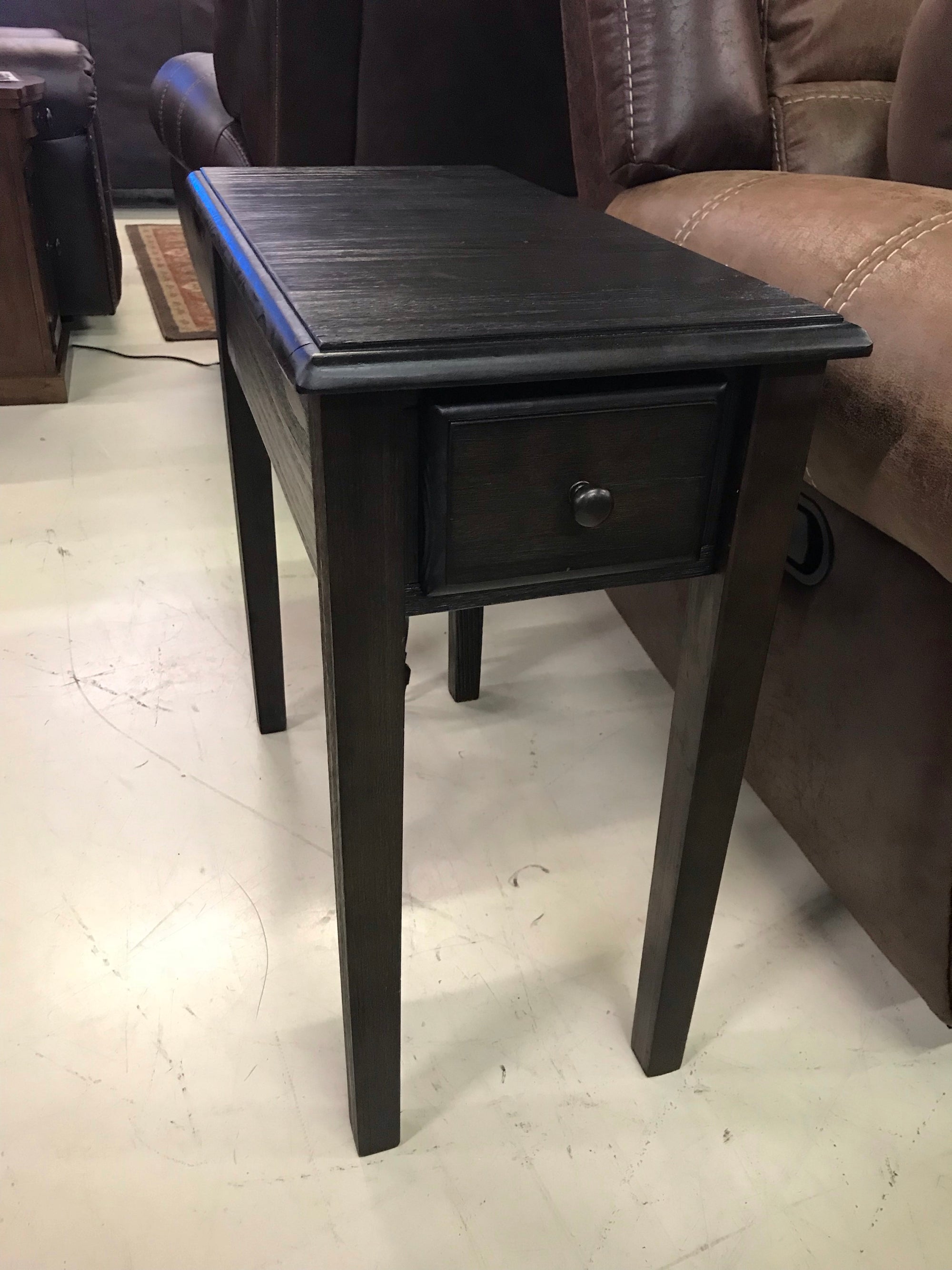 T011 FIA Chairside End Table