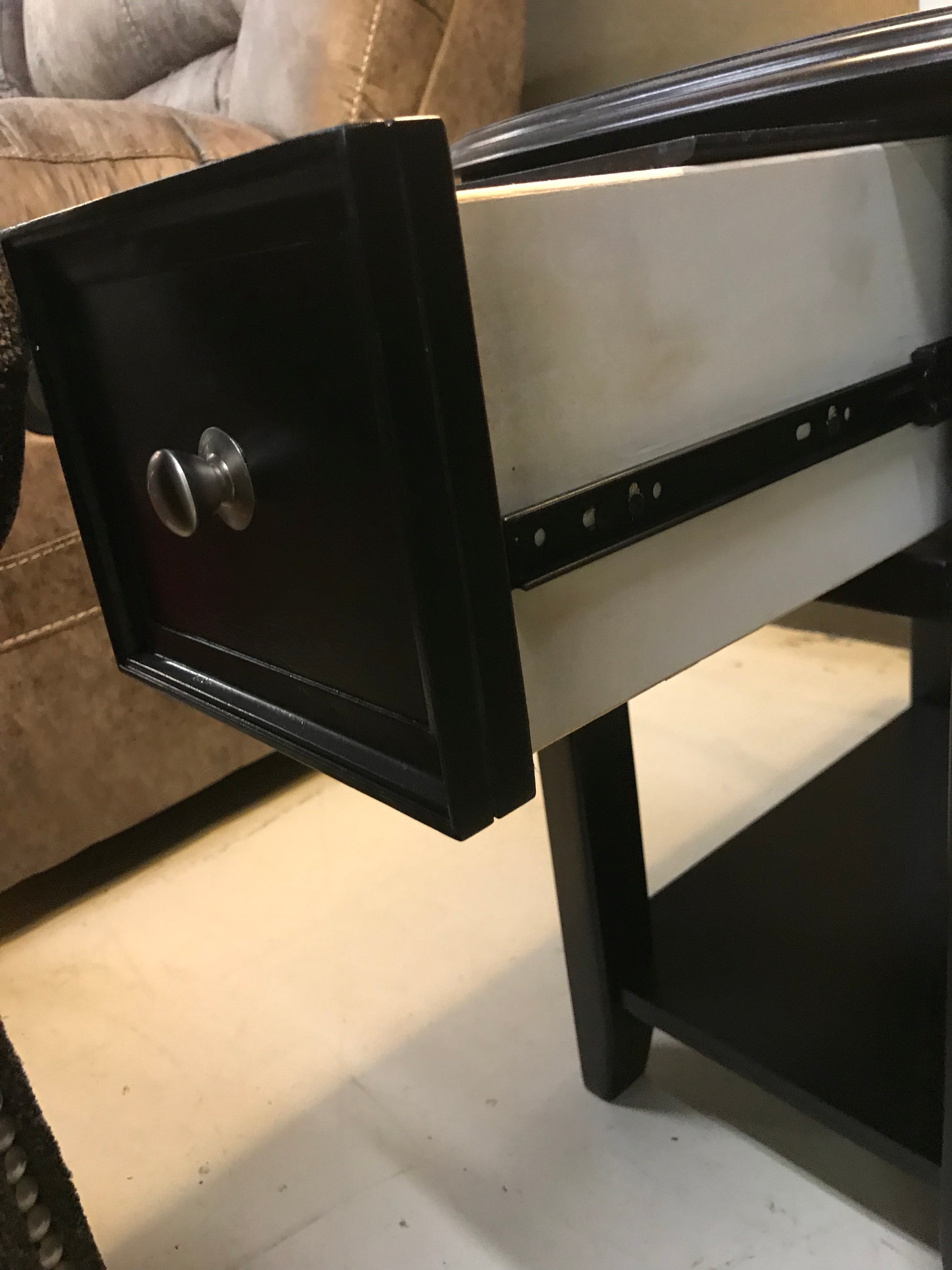 T118 FIA Chairside End Table